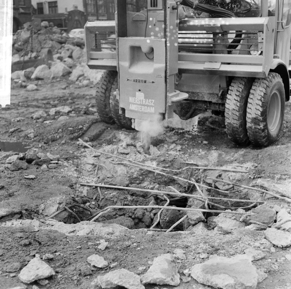 Opdracht Nierstratz, betonbreker, Bestanddeelnr 918-9130