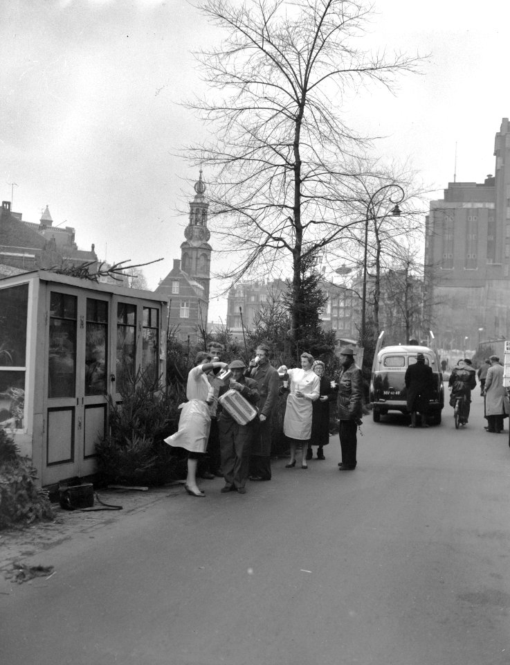 Opdracht Maggi soep schenken op de bloemenmarkt, Bestanddeelnr 910-8733