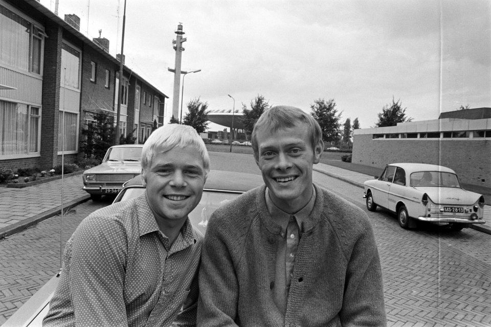 Opdracht Nordisk Deense voetballers PSV (links) Bent Schmidt Hansen en (rechts, Bestanddeelnr 923-7660