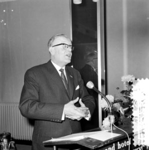 Opdracht Nederlandse Jeugd Gemeenschap (afscheid ds Steinbeek), Bestanddeelnr 916-9202