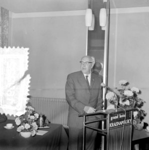 Opdracht Nederlandse Jeugd Gemeenschap (afscheid ds. Steinbeek), Bestanddeelnr 916-9222
