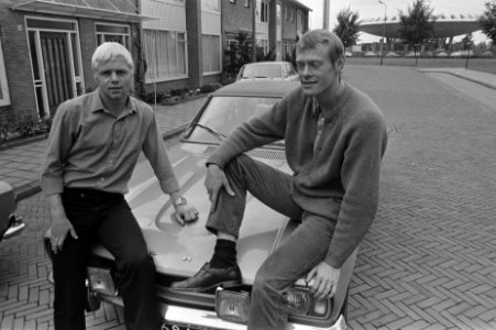Opdracht Nordisk Deense voetballers PSV (links) Bent Schmidt Hansen en (rechts, Bestanddeelnr 923-7661