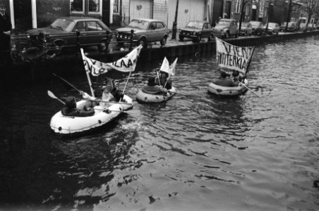 Opdracht Parool Sinterklaas in bootje bij de HES in Amsterdam, Bestanddeelnr 928-9246