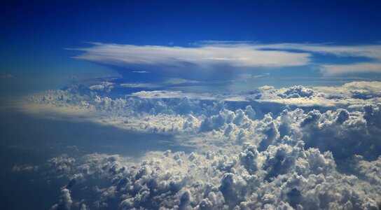 Sky flight clouds form