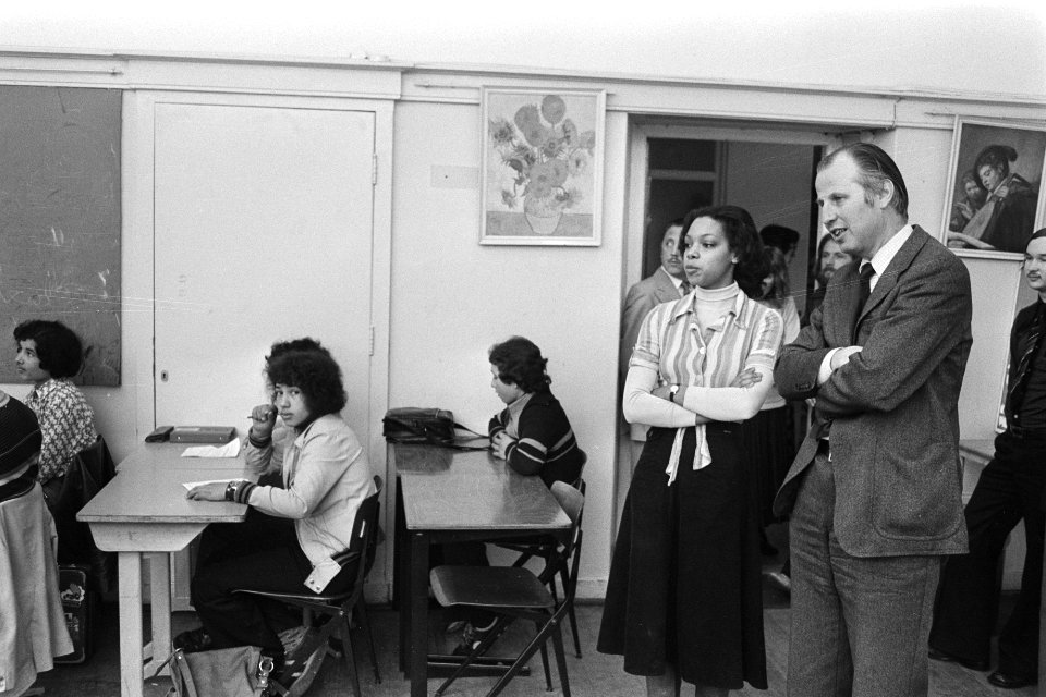 Opdracht Ministerie van Onderwijs staatssecretaris De Jong in schakelklas, Bestanddeelnr 929-1748
