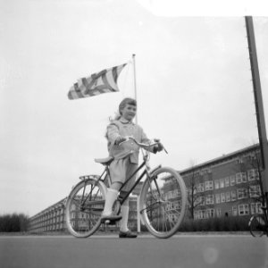Opdrachten Burco meisje met fiets, Bestanddeelnr 912-0510
