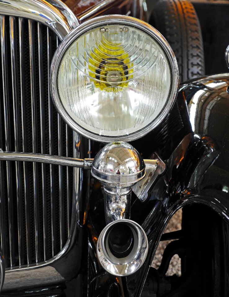 Spotlight horn cooler