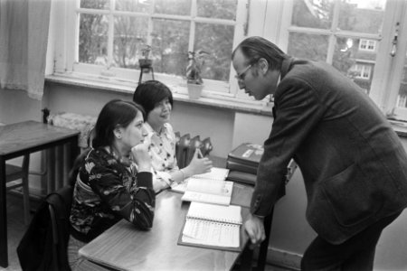 Opdracht Ministerie van Onderwijs staatssecretaris De Jong in schakelklas, Bestanddeelnr 929-1749