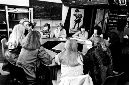 Opdracht ministerie van Onderwijs en Wetenschappen, Gaby Proper , lerares aan Gr, Bestanddeelnr 930-6502