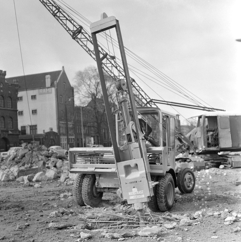 Opdracht Nierstratz, betonbreker, Bestanddeelnr 918-9118