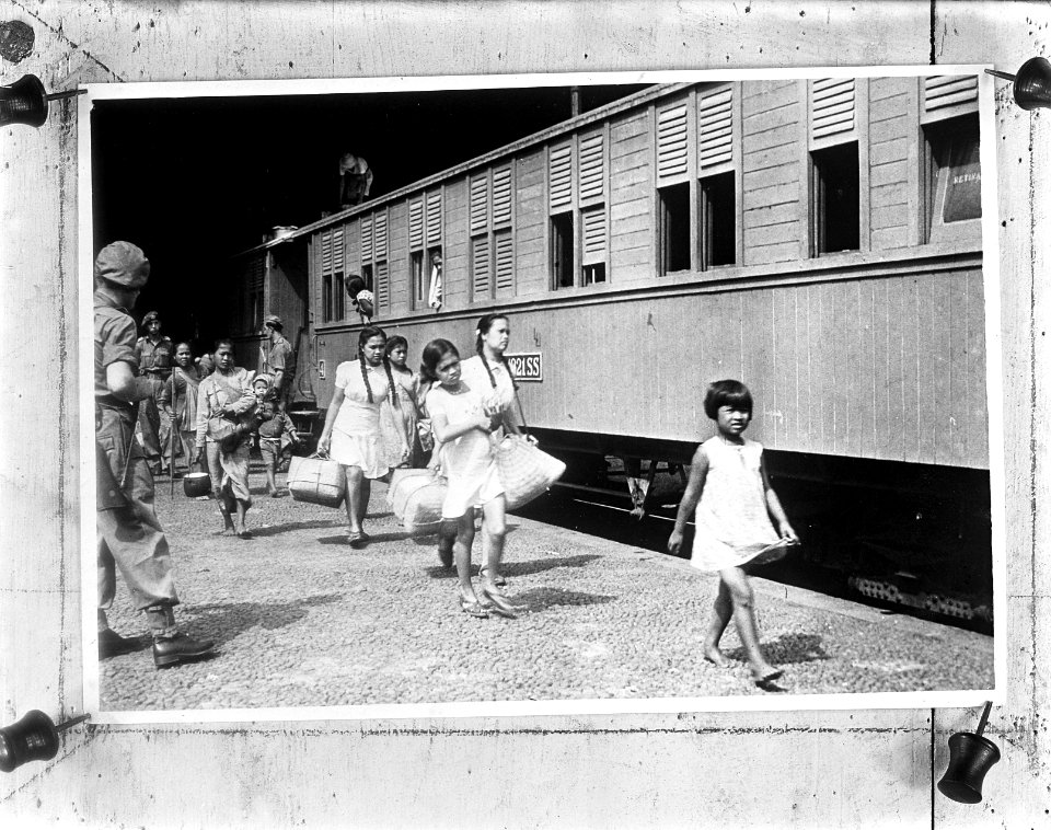 Opdracht Marvo. Inladen kinderen bij trein, Bestanddeelnr 902-8579