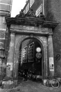 Opdracht Margriet, inschrijven studenten Universiteit Amsterdam, Oudemanhuispoor, Bestanddeelnr 924-9513