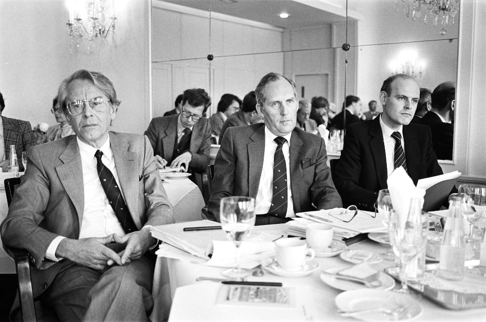Opdracht Hollander en Van der Mey , persconferentie Nationale Nederlanden over, Bestanddeelnr 932-1424