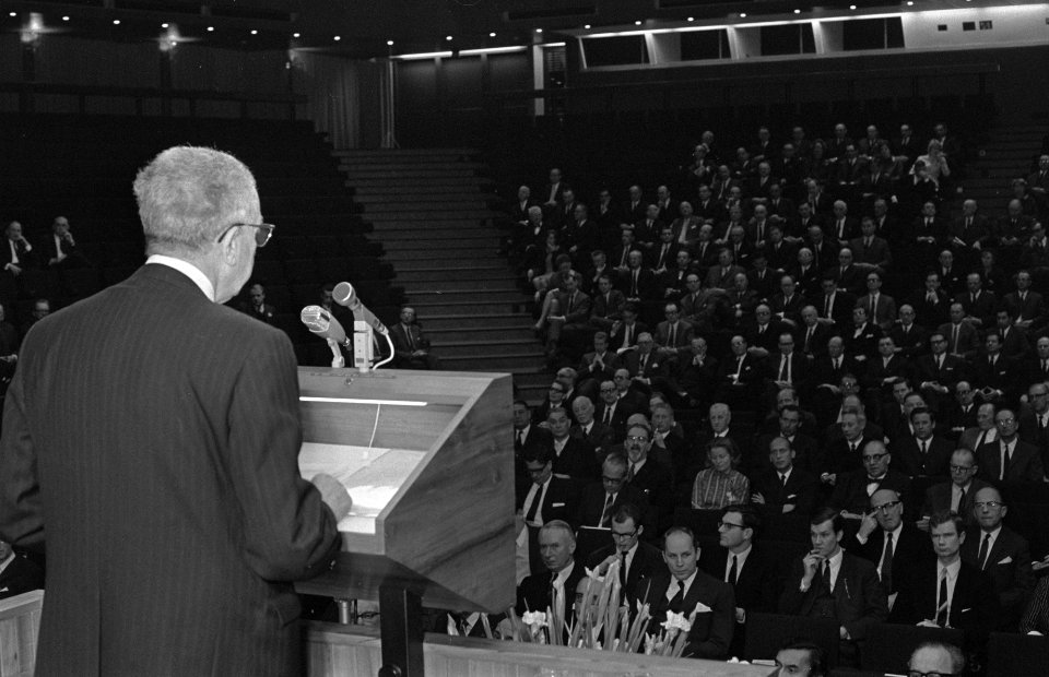 Opdracht Hollander en Van der Mey , Congres over 100 jaar margarine in de aula v, Bestanddeelnr 922-2406