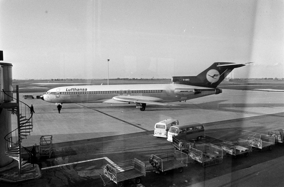 Opdracht Hollander & Van der Mey aankomst Boeing 727 op Schiphol, Bestanddeelnr 924-2346