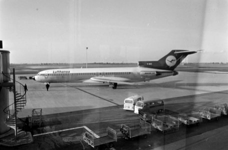 Opdracht Hollander & Van der Mey aankomst Boeing 727 op Schiphol, Bestanddeelnr 924-2346