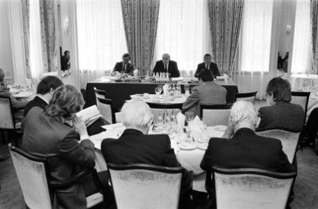 Opdracht Hollander en Van der Mey , persconferentie Nationale Nederlanden over, Bestanddeelnr 932-1418