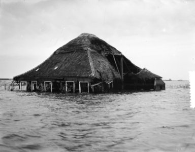 Opbouwplaatjes Zeeland. Boerderijen in hoog water, Bestanddeelnr 905-7437