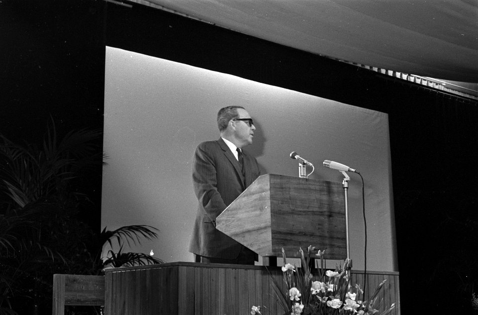 Opdracht Hollander en Van der Mey , Congres over 100 jaar margarine in de aula v, Bestanddeelnr 922-2407
