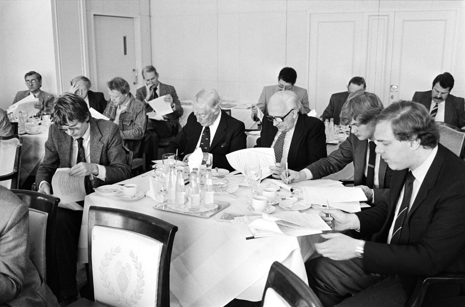 Opdracht Hollander en Van der Mey , persconferentie Nationale Nederlanden over, Bestanddeelnr 932-1417
