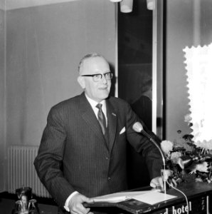 Opdracht Nederlandse Jeugd Gemeenschap (afscheid ds Steinbeek), Bestanddeelnr 916-9203