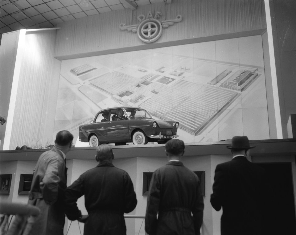 Opbouw van de autotentoonstelling in de RAI, Bestanddeelnr 909-3287