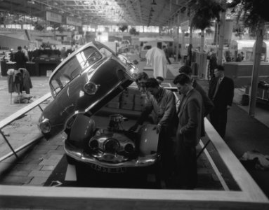 Opbouw van de autotentoonstelling in de RAI Panhard, Bestanddeelnr 909-3284