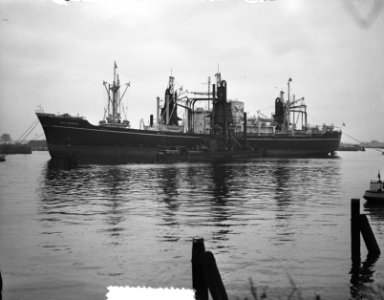 Opdracht Antara schip Bau Masipe aan de ketting, Bestanddeelnr 906-8488