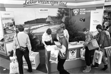 Opdracht Arnhemse Courant op Huishoudbeurs (VVV-stand Veluwe), Bestanddeelnr 932-9304