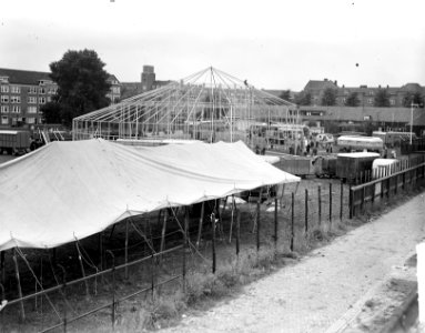 Opbouw tent van Circus Mikkenie, Bestanddeelnr 903-0309