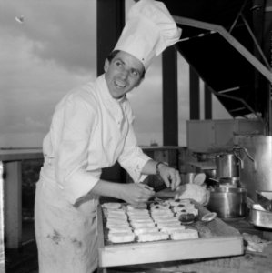 Opdracht Hotel Revue, Oostenrijkse kok in Havenrestaurant, Bestanddeelnr 916-5551