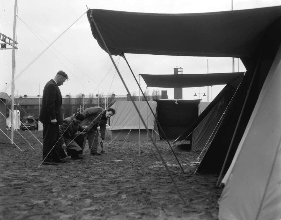 Opbouw tentoonstelling Goed Kamp te Den Haag, Bestanddeelnr 909-4697
