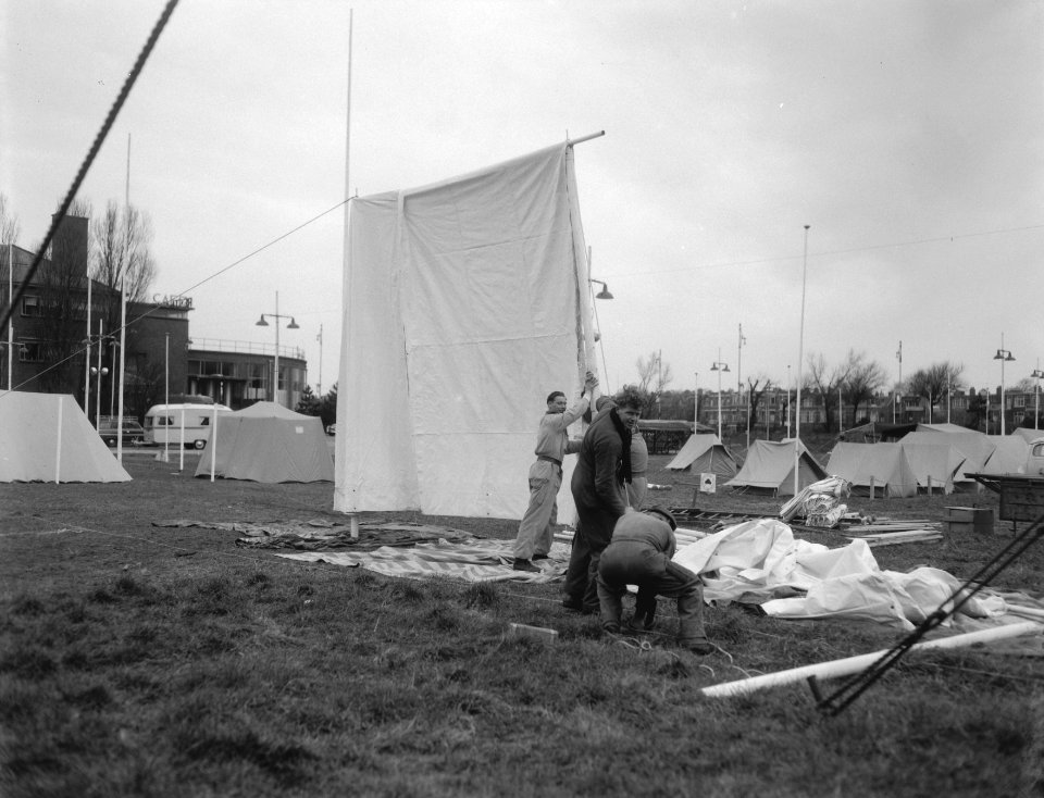 Opbouw tentoonstelling Goed Kamp te Den Haag, Bestanddeelnr 909-4698