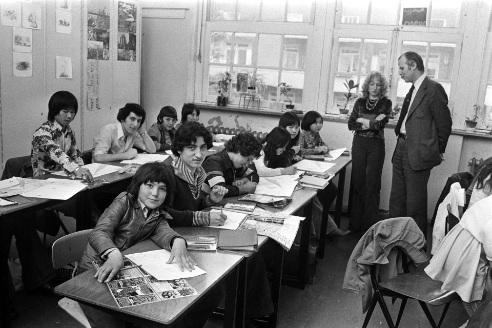 Opdracht Ministerie van Onderwijs staatssecretaris De Jong in schakelklas, Bestanddeelnr 929-1752