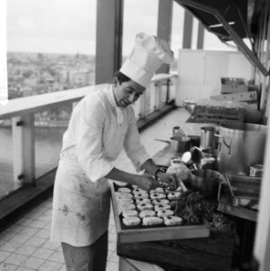 Opdracht Hotel Revue, Oostenrijkse kok in Havenrestaurant, Bestanddeelnr 916-5553