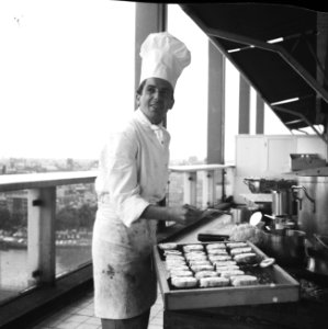 Opdracht Hotel Revue, Oostenrijkse kok in Havenrestaurant, Bestanddeelnr 916-5555