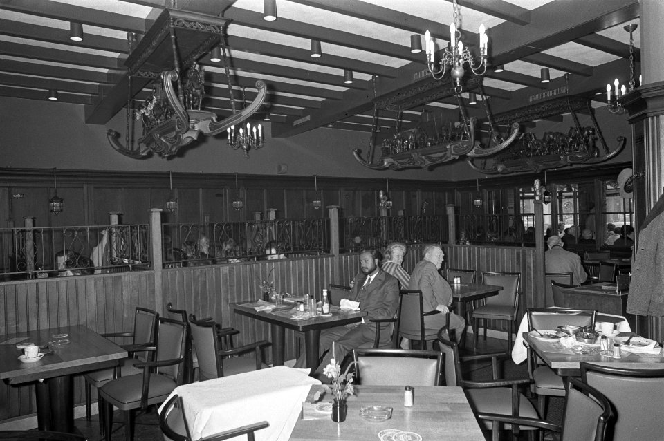 Opdracht Hotel Revue bij Hotel De Roode Leeuw, Bestanddeelnr 926-3193