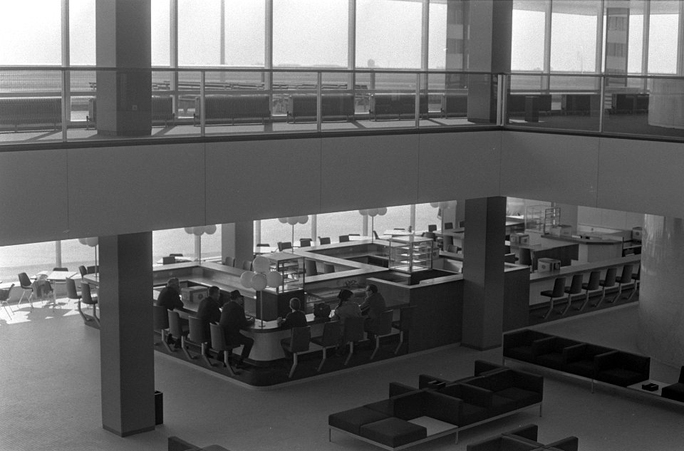 Opdracht Hotel Revue, interieurs horecaf op luchtareaal Schiphol, Bestanddeelnr 920-3022