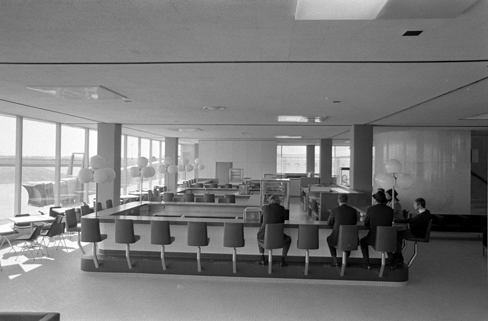 Opdracht Hotel Revue, interieurs horecaf op luchtareaal Schiphol, Bestanddeelnr 920-3021
