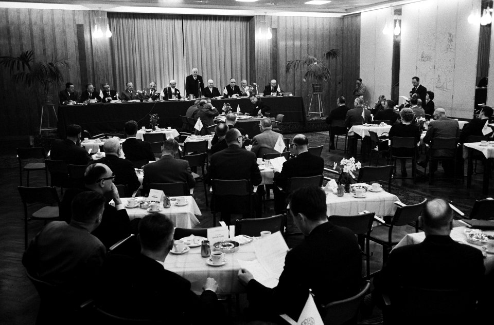 Opdracht Hotel Revue , vergadering Horecaf, Bestanddeelnr 915-1339