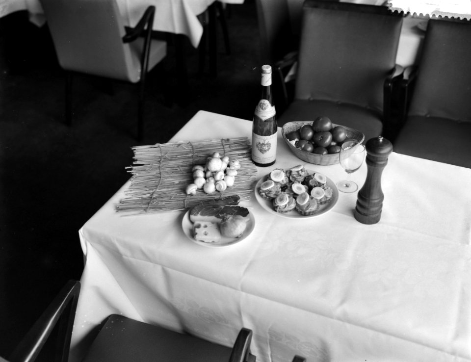 Opdracht Hotel Revue . Gerechten, Bestanddeelnr 912-5109