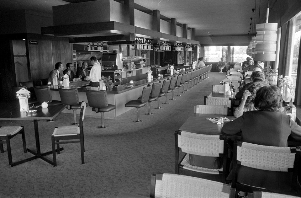 Opdracht Hotel Revue Centralgrill, Plein 1960 , Amstelveen interieur, nr. 32,, Bestanddeelnr 923-8354