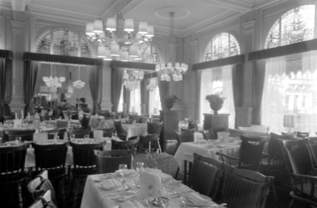 Opdracht Hotel Revue restaurant van Hotel Polen, Bestanddeelnr 922-3539
