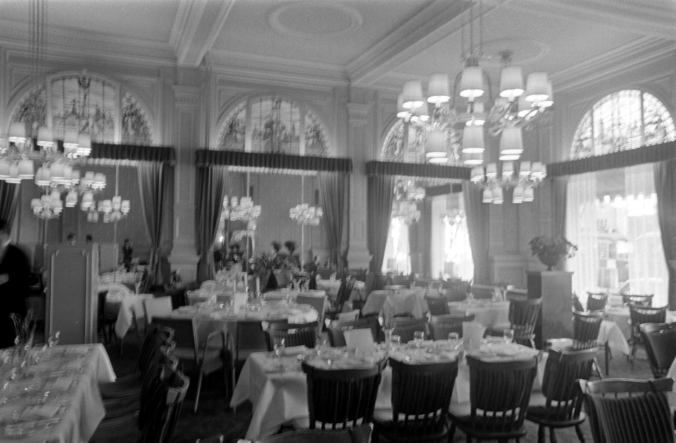 Opdracht Hotel Revue restaurant van Hotel Polen, Bestanddeelnr 922-3538