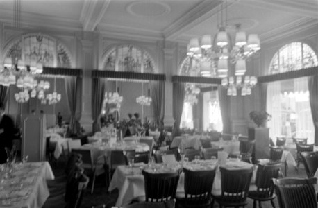 Opdracht Hotel Revue restaurant van Hotel Polen, Bestanddeelnr 922-3538