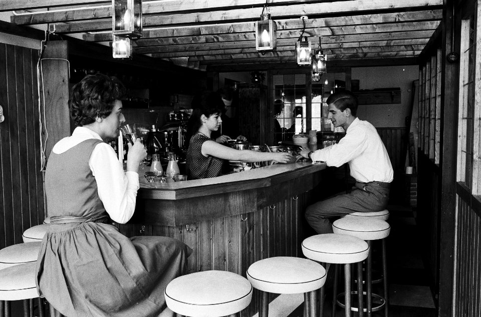 Opdracht Hotel Revue . lAuberge du Chalet Suisse Amstelveen. Gebruikt, Bestanddeelnr 915-1411