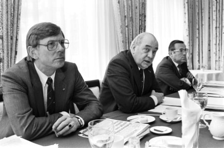 Opdracht Hollander en Van der Mey, persconferentie Nationale Nederlanden drs. E, Bestanddeelnr 932-1410