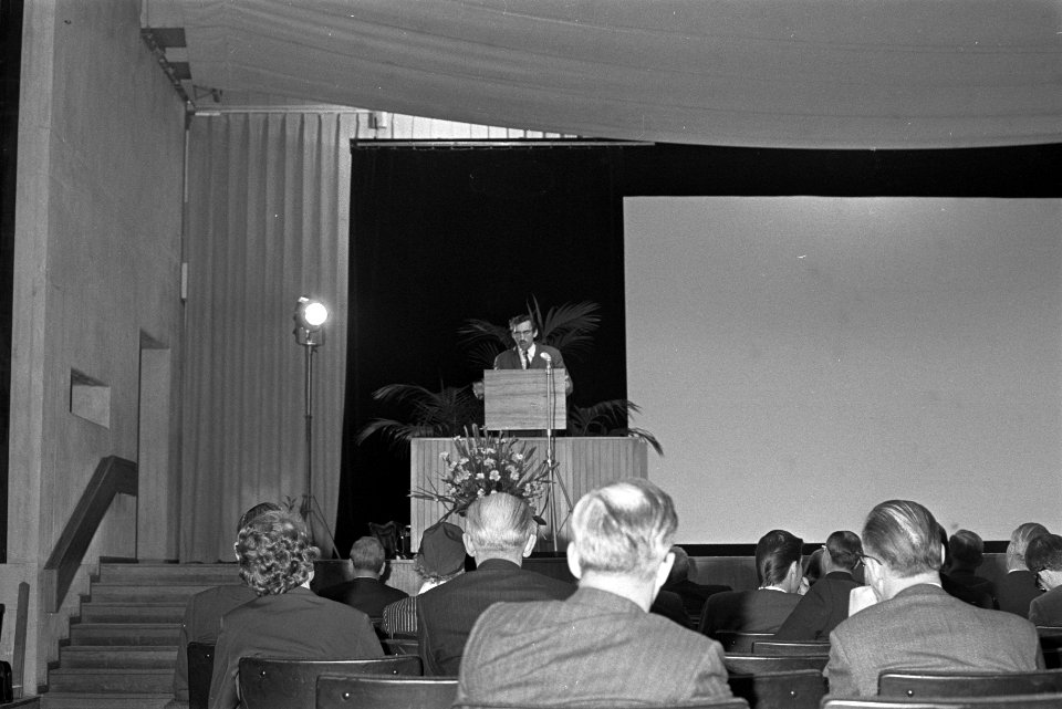 Opdracht Hollander en Van der Mey , Congres over 100 jaar margarine in de aula v, Bestanddeelnr 922-2409