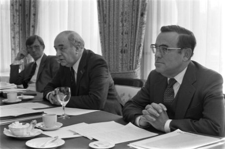 Opdracht Hollander en Van der Mey , persconferentie Nationale Nederlanden 6, 8, Bestanddeelnr 932-1415