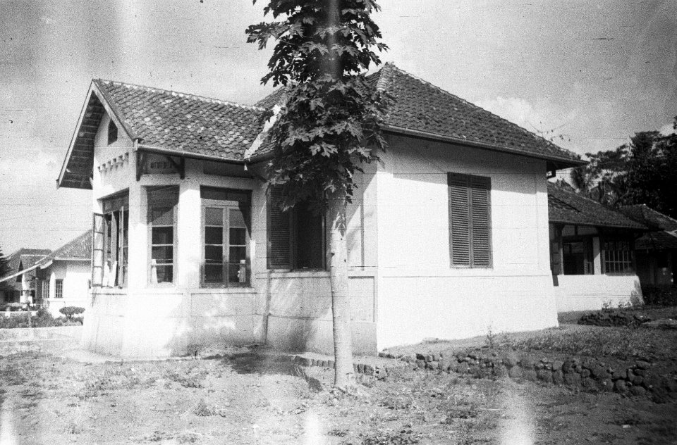 Op patrouille in de omgeving van Tandjong (Cheribon-gebied). Paviljoens Rusthui, Bestanddeelnr 741